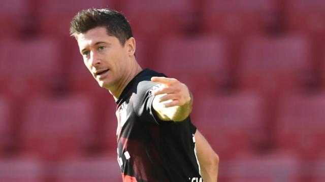 演砸夺冠大戏不要紧，莱万进球与弗利克去留更重要